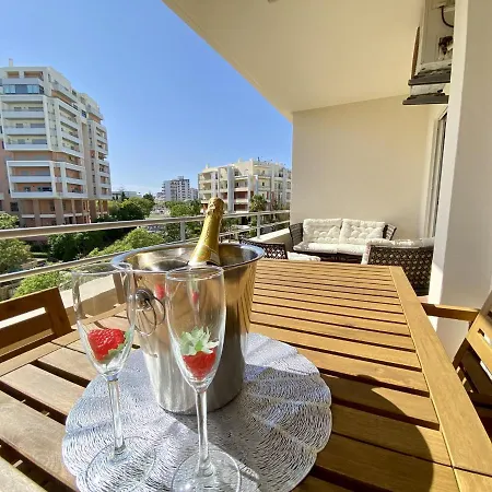 Riverside By Homing Apartment *